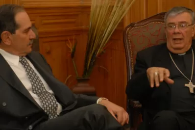 Monseñor Zecca se reunió con Alperovich para organizar la visita del Papa, en 2016