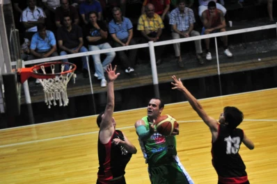 Mitre se descuidó y Villa 20 de Febrero se quedó con el triunfo