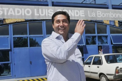 Críticas al oficialismo xeneize por un convenio con el Barcelona