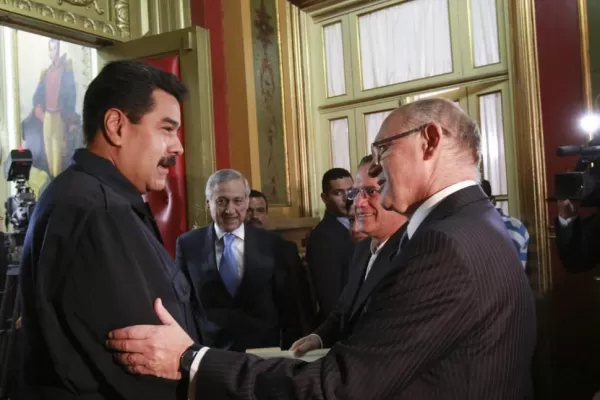 La Unasur logra que se inicie el diálogo entre Maduro y la oposición