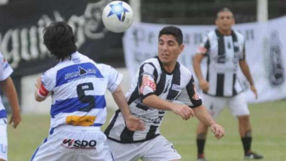 GOLEADOR. Sebastián Tevez anotó el gol de Concepción FC en el primer tiempo. LA GACETA