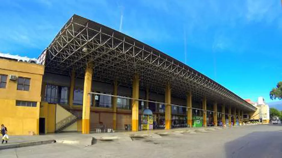 VACÍO TOTAL. La terminal de ómnibus permaneció sin actividad. FOTO TOMADA DE ELANCASTI.COM