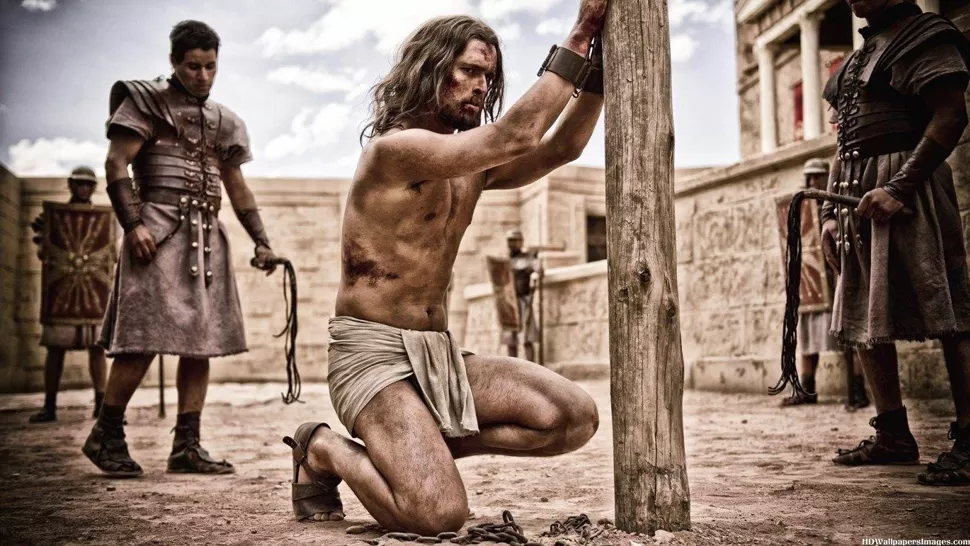 EL SUPLICIO. Jesús (Diogo Morgado) y los azotes antes de la crucifixión.  