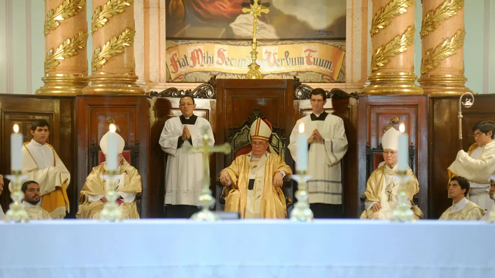 MISA. La ceremonia encabezada por monseñor Alfredo Zecca se celebró en la Catedral. LA GACETA