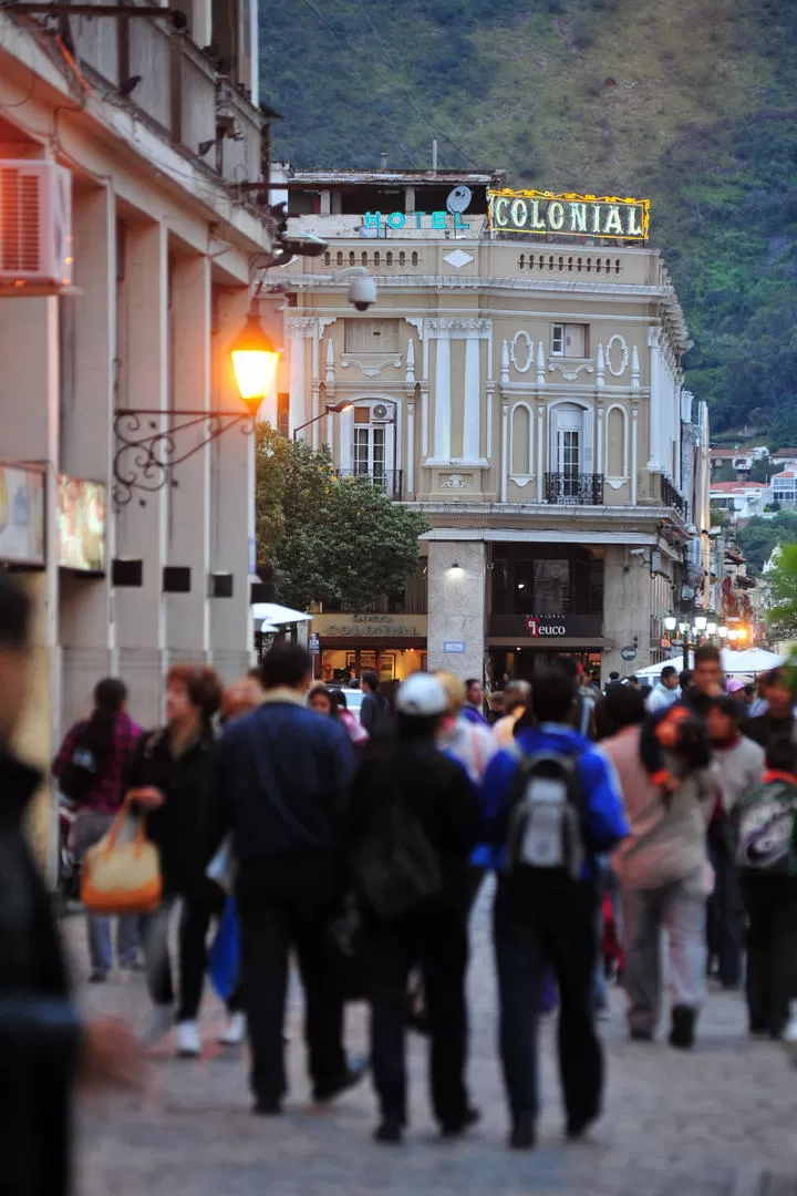 UNA CIUDAD TURÍSTICA. Salta recibió en 2013 más de 1,5 millones de visitantes. LA GACETA / FOTO DE DIEGO ARÁOZ (ARCHIVO)