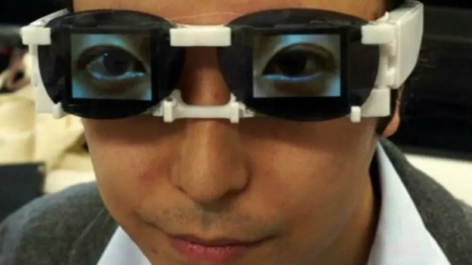 LO NUEVO. Unas gafas con ojos falsos para ocultar las emociones. IMAGEN DE ELESPECTADOR.COM