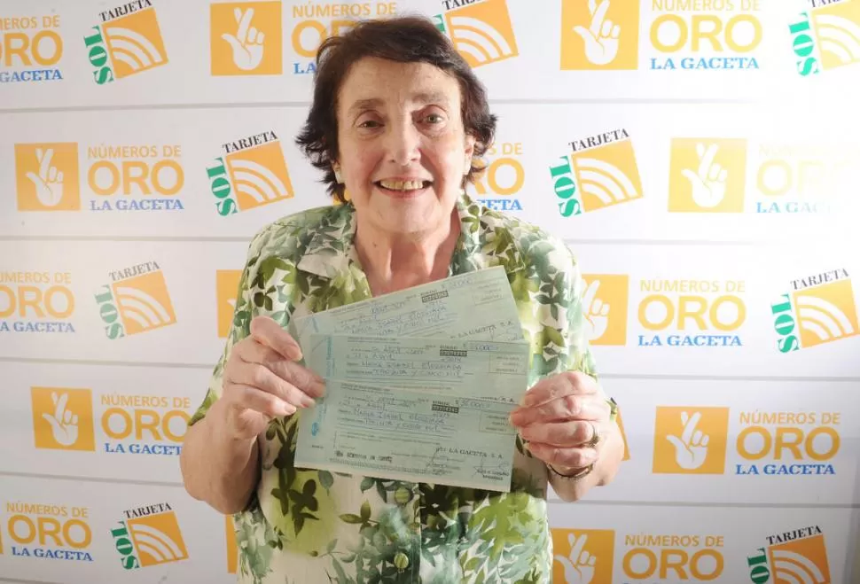 ÚNICA GANADORA . María Isabel Elorriaga retiró ayer el premio de $105.000, que dos veces quedó vacante. la gaceta / foto de franco vera