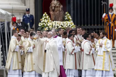 La Plaza de San Pedro se llenó de emoción