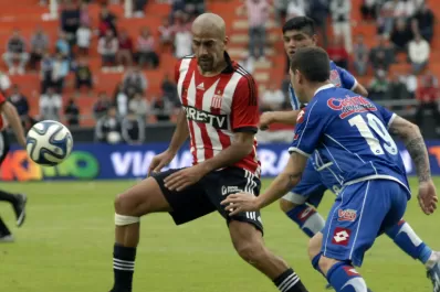 Godoy Cruz venció a Estudiantes y se acerca al líder Gimnasia