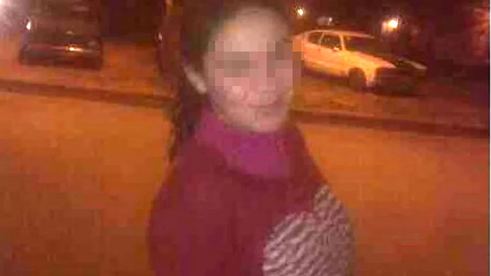 CONMOCIÓN. Naira fue atacada por sus compañeras de la escuela nocturna. FOTO TOMADA DE INFOBAE.COM