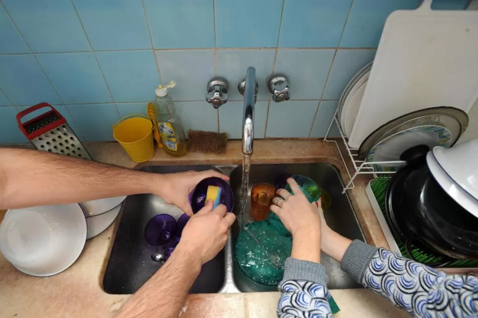 HACIENDO DE A DOS. ¿Por qué no compartir las tareas domésticas? 