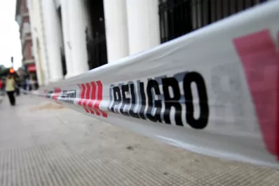 Un metro de mampostería de la Catedral cayó sobre la vereda