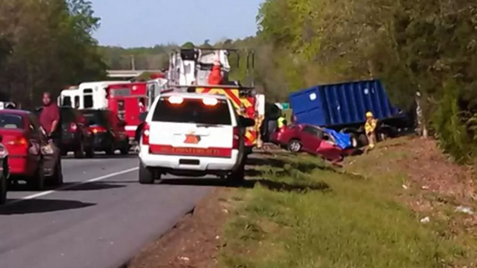 ACCIDENTE. Así quedó el coche tras la colisión. FOTO TOMADA DE NYDAILYNEWS.COM