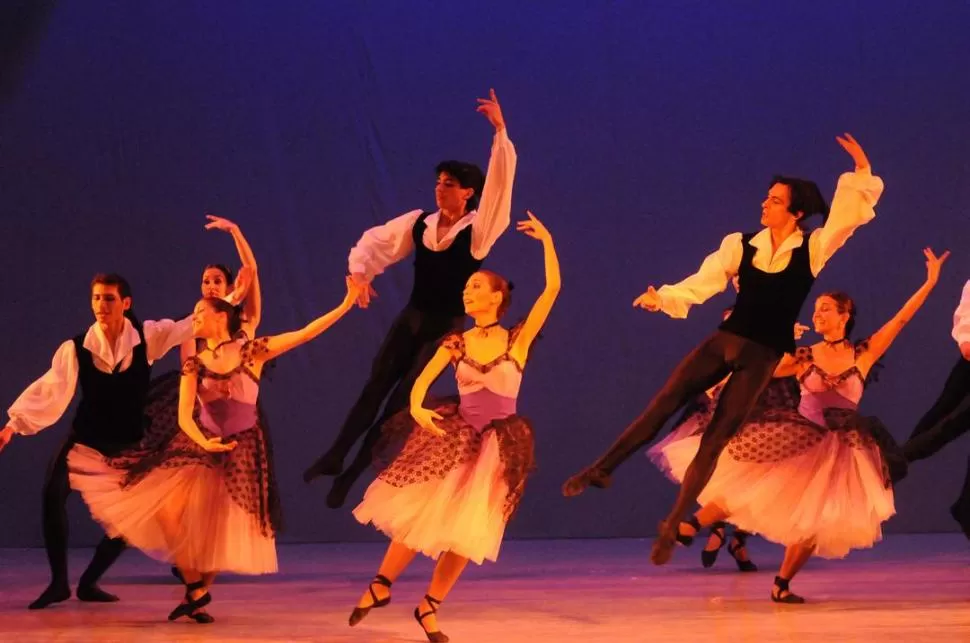 “AMOR BRUJO”. El Ballet Estable interpretó la obra de Manuel de Falla. El título bien puede sintetizar la relación de los artistas con la danza. la gaceta / foto de hector peralta (archivo)