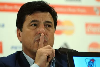 Allanaron la casa y las oficinas de Daniel Passarella