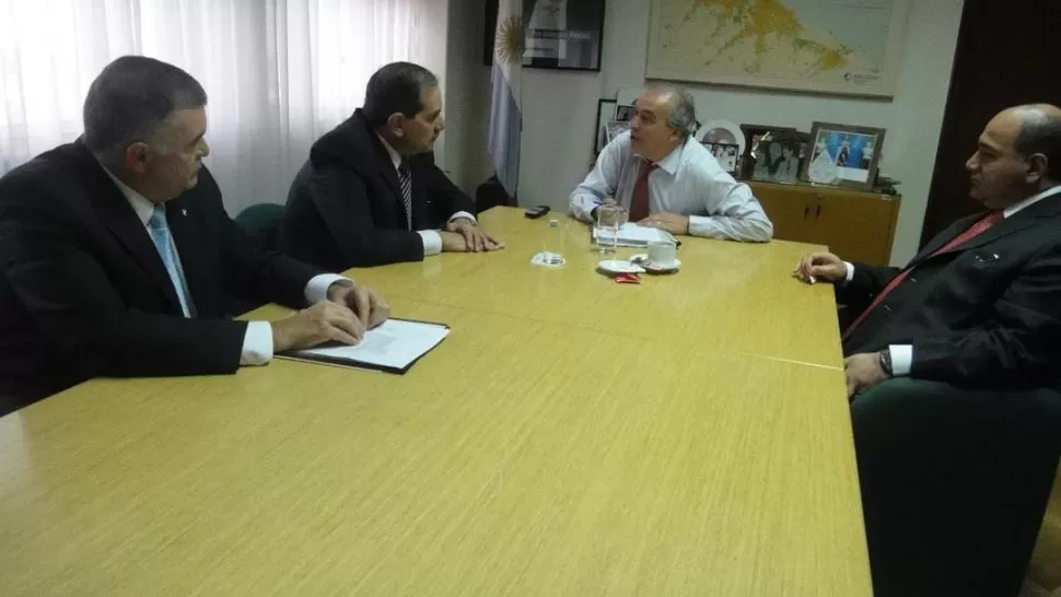 CON LÓPEZ. Alperovich, Jaldo y Manzur se entrevistaron con el secretario de Obras Públicas. prensa y difusión