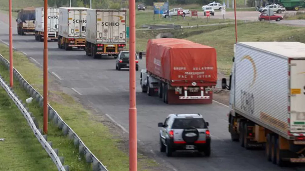 PREVENCIÓN. La medida apunta a evitar accidentes en las rutas. FOTO TOMADA DE ESTACIONPLUS.COM.AR