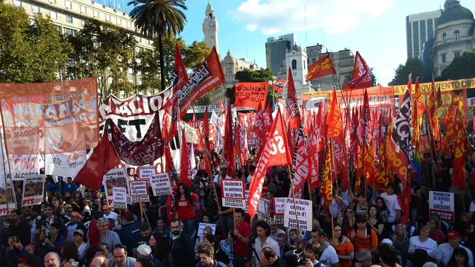 PLAZA DE MAYO. Partidos de izquierda salieron a celebrar el Día del trabajador. DYN