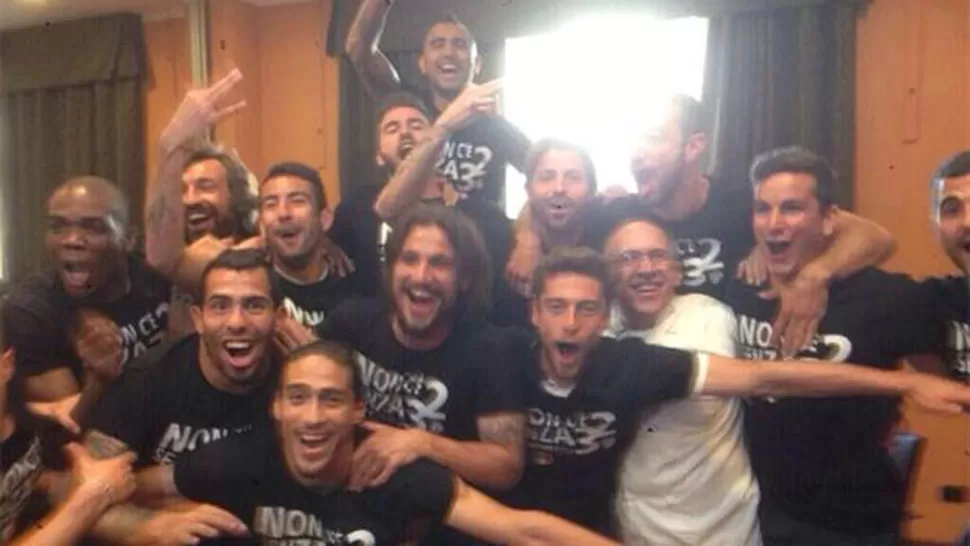 ALEGRÍA. Los jugadores de Juventus, con Tevez entre ellos, festejaron el nuevo título. FOTO TOMADA DE CANCHA LLENA