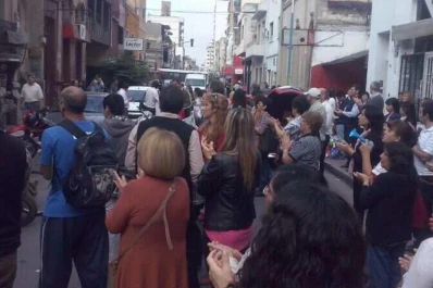 Otra vez, presuntos estafados del barrio Judicial protestaron en el Instituto de la Vivienda