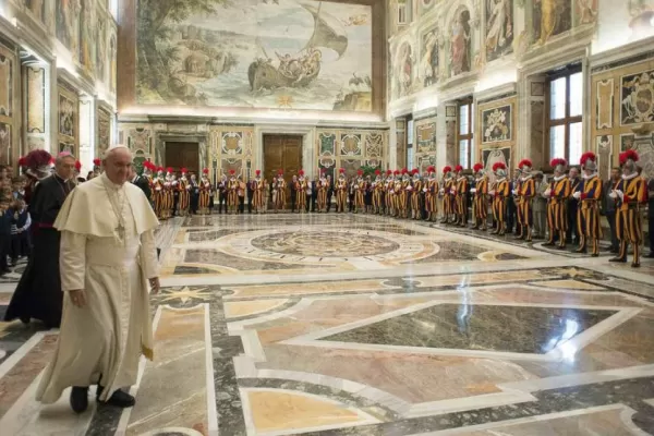 El Vaticano hunde su  bisturí contra la pedofilia