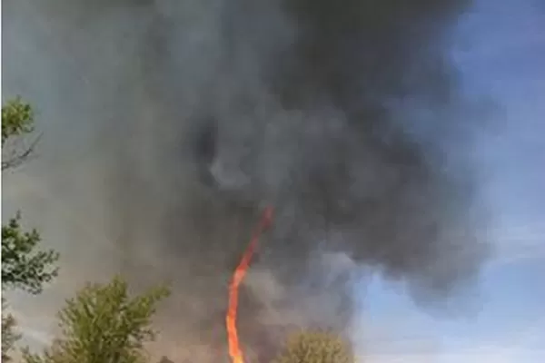 Un tornado de fuego azotó un pueblo en Estados Unidos
