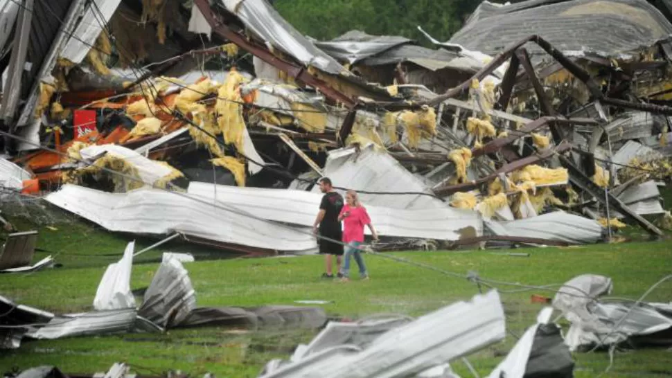 FUERTE. Varios tornados arrasaron con EEUU. FOTO DE SIPSE.COM