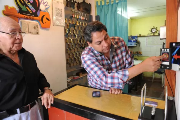 Crearon un sistema para abrir puertas con el celular