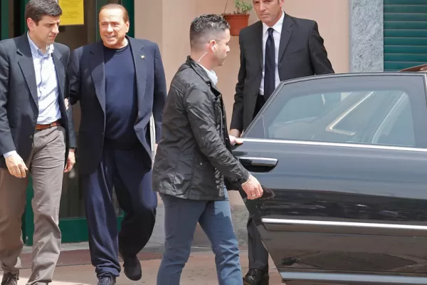 Berlusconi comenzó a cumplir la condena