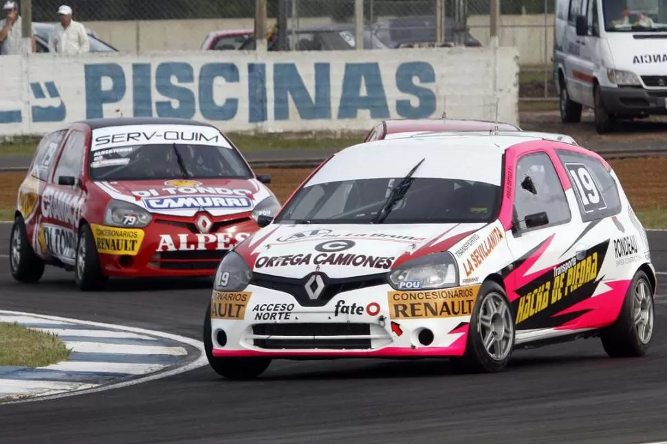 EN ASCENSO. Pablo Ortega contó con un Renault Clio de buen rendimiento. 