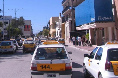 Piden un mayor control de taxis “truchos”