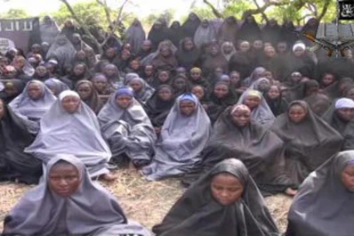 Difunden un nuevo video del grupo islamita que secuestró 200 estudiantes nigerianas