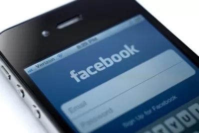 Facebook elimina las aplicaciones Poke y Camera”