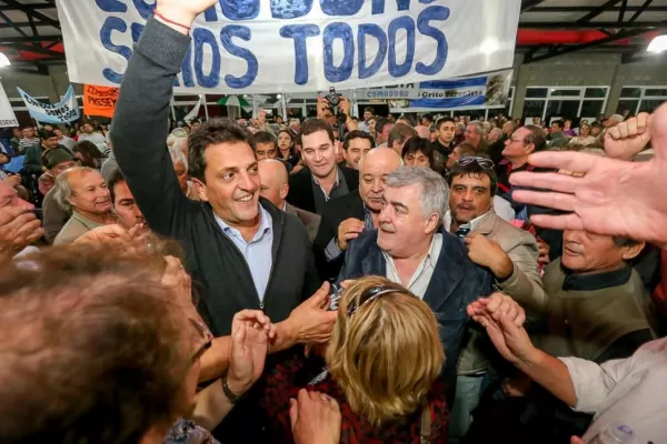 Massa sigue primero en las mediciones, adelante de Scioli