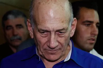 Condenan a seis años de prisión al ex primer ministro israelí Olmert