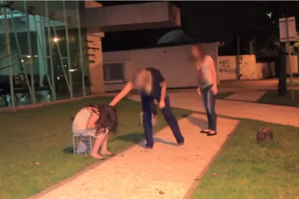 Una niña zombie aterroriza a todos en Brasil
