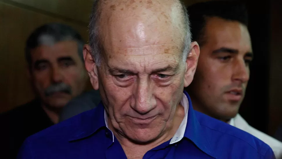 EN SUSPENSO. Olmert afirmó que apelará la condena, por lo que se demorará su ida a la cárcel. REUTERS