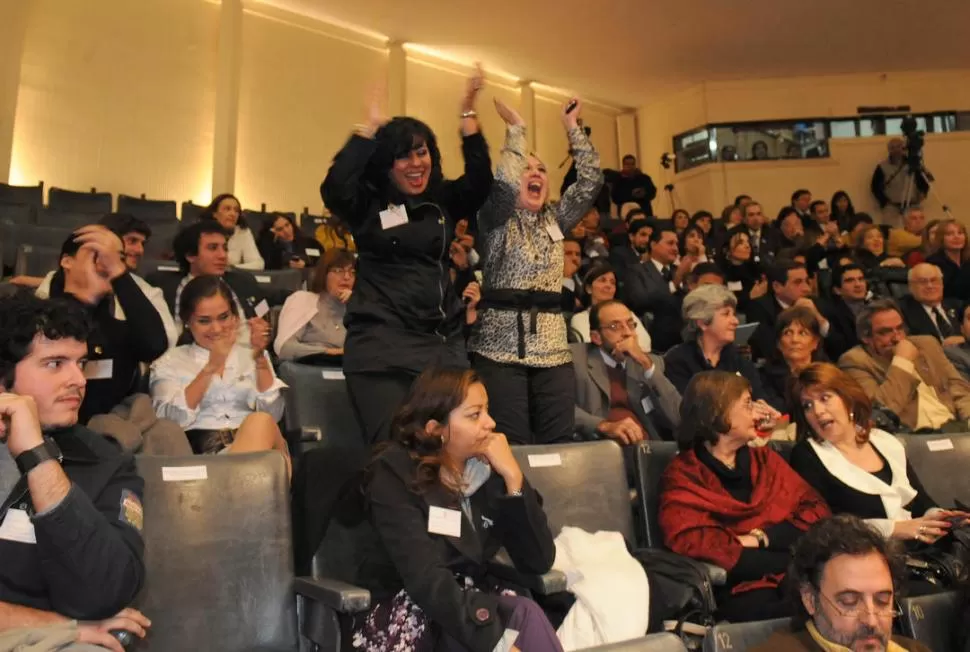 TRISTEZA Y ALEGRÍA. En 2010, el festejo llegó para los asambleístas que apoyaron la fórmula Cerisola-Bardón. la gaceta / foto de juan pablo sánchez noli (archivo)