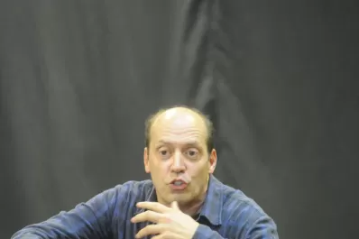 “El teatro es un arte peligroso porque es social”