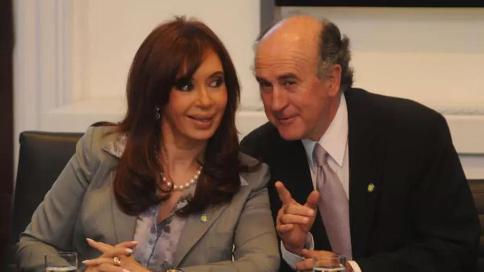FUNCIONARIOS. Cristina Fernández y Oscar Parrilli. FOTO TOMADA DE RIONEGRO.COM.AR