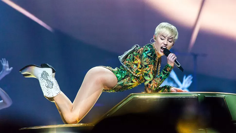 POLÉMICA. La presentación de Miley Cyrus en Londres. FOTO TOMADA DE CULTUREMAP.COM