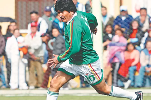 El presidente de Bolivia jugará profesionalmente al fútbol