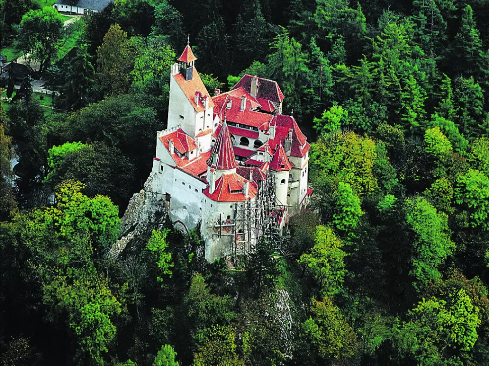 Para góticos: el “Castillo de Drácula” está a la venta