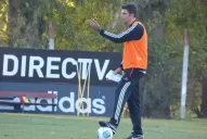 El “pincha” jugará para ganar, pero con los oídos en Núñez