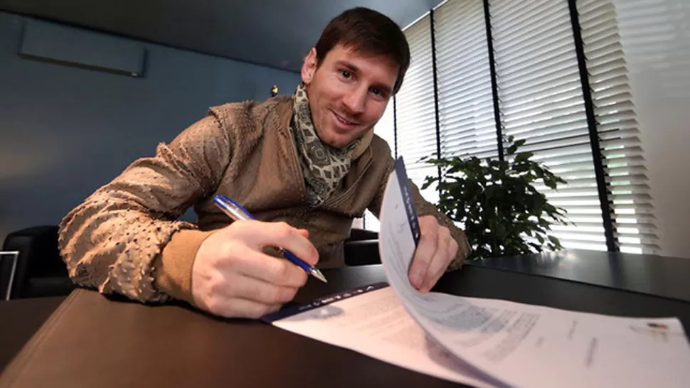 TODO LISTO. Messi se convirtió así en el mejor futbolista pago del planeta. FOTO TOMADA DE SPORT.ES