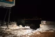 En un Tafí del Valle nevado, un camión cayó 30 metros en un zanjón y falleció un operario