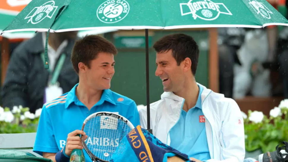 GENIO. Novak Djokovic y su amigo. REUTERS