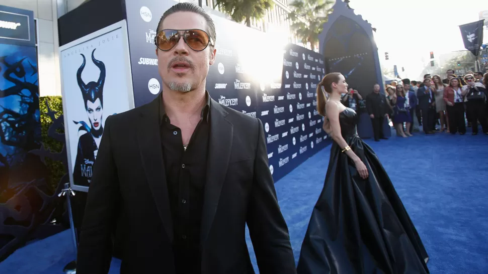 MAL MOMENTO. Brad Pitt acompañó a Angelina Jolie al estreno de Maléfica. REUTERS
