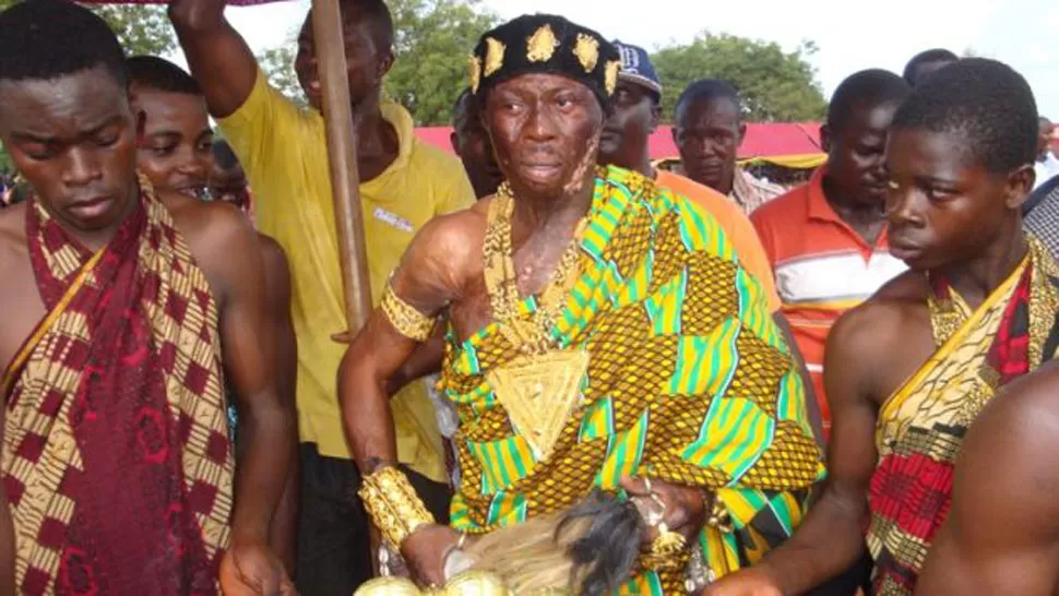 DIABLO DEL MIÉRCOLES. Nana Kwaku Bonsam, uno de los brujos más influyentes de Ghana. FOTO TOMADA DE PERU21.PE