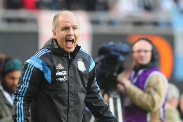 “La base está, pero el equipo para el debut todavía no”